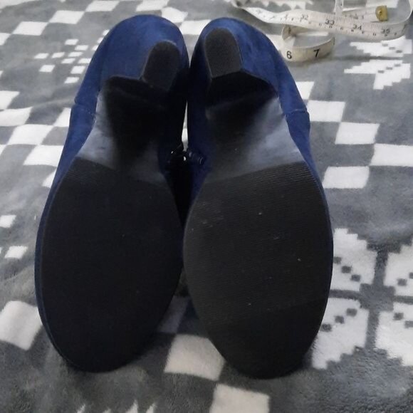 Candies Faux Suede Navy 4 Inch Block Heel Ankle Booties Size  7 - Picture 8 of 14